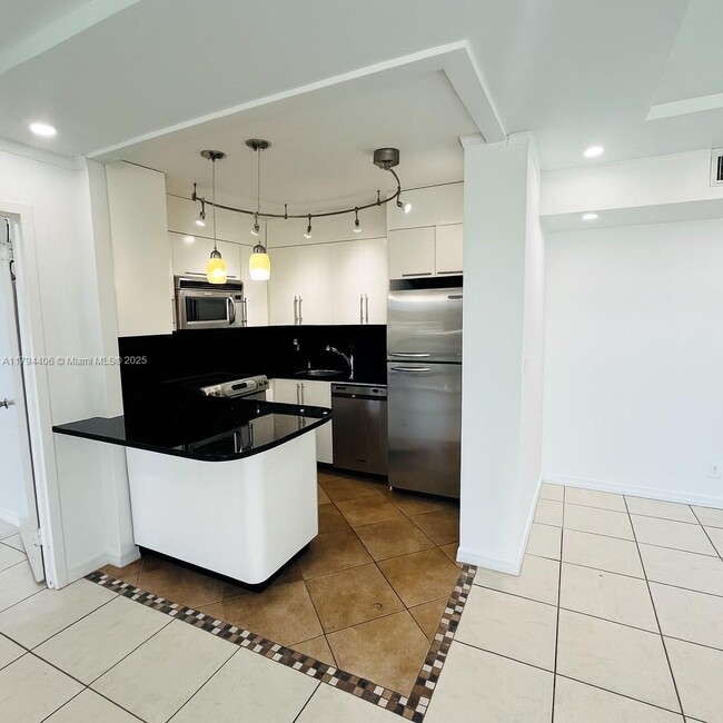 Photo - 1050 SE 15th St Unit 307