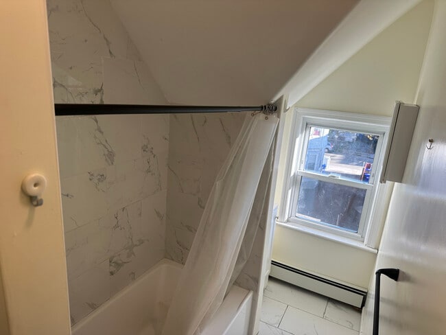 Building Photo - 106 Taylor St