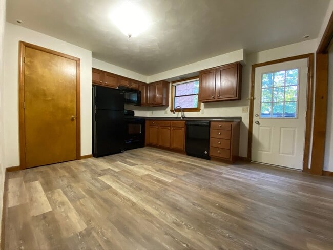Photo - Lovely 2 Bedroom Townhouse with Private Pa...