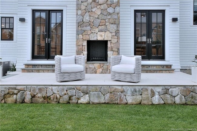 Photo - 18 Danbury Ave