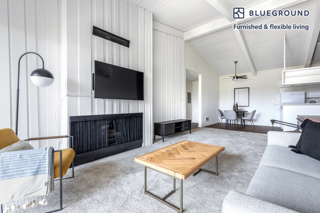 Photo - 6140 Canterbury Dr Unidad FL3-ID331