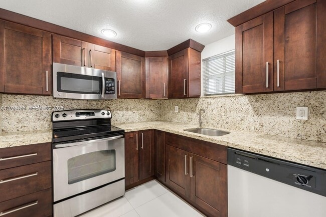 Photo - 411 SW 37th Ave Unit 4D