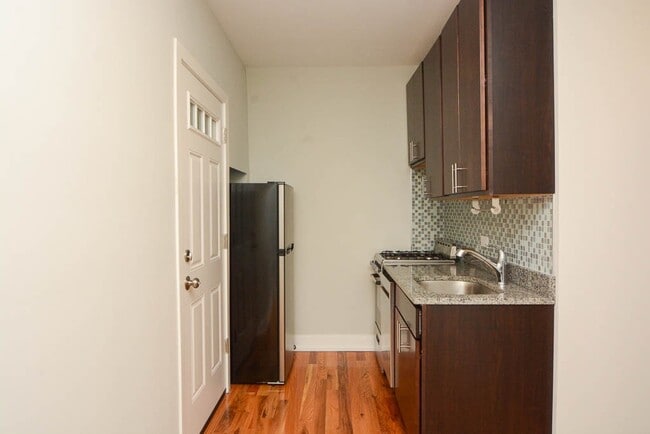 Photo - 828 W George St Unit J03P