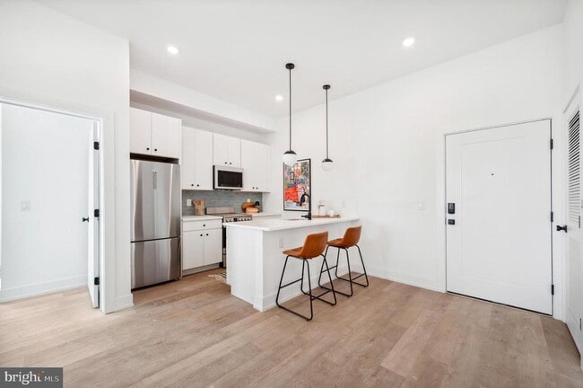 Building Photo - 3037 Richmond St Unit 302 Rental