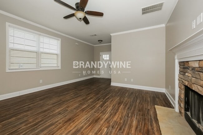 Photo - 18 E Newnan Rd