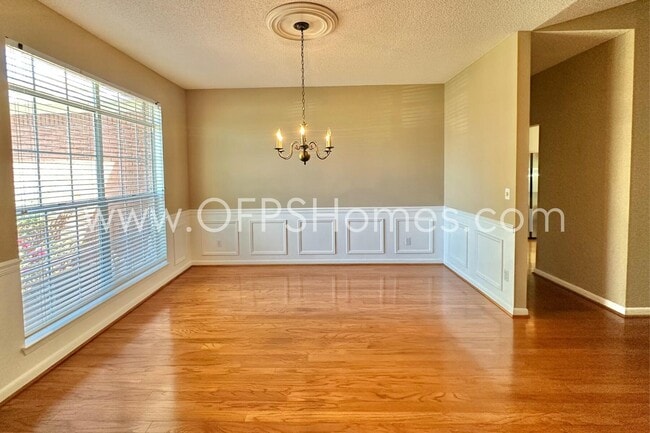 Photo - 4534 Parkwood Ln E
