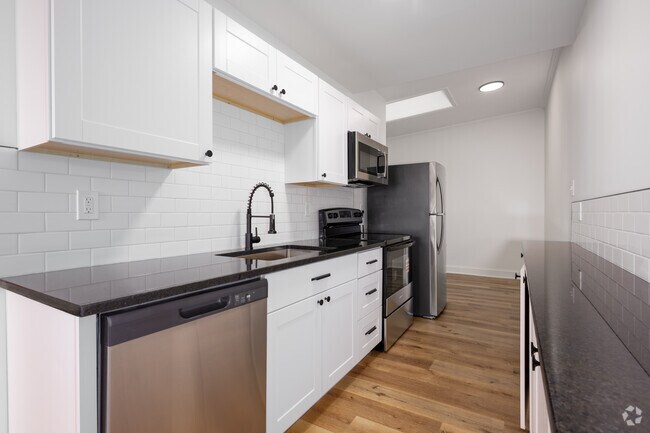 2BR, 1BA - 900SF - Kitchen