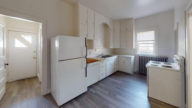 Building Photo - 108 2nd St NW