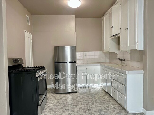 Photo - 1030 Leonard Ave Unit 5