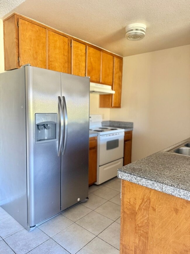 Building Photo - 2BD/2BTH with Private Patio, Walk-In Closet, Onsite Laundry, and Parking! Unit 07
