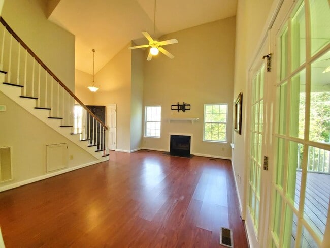 Photo - 909 Perry Howard Rd