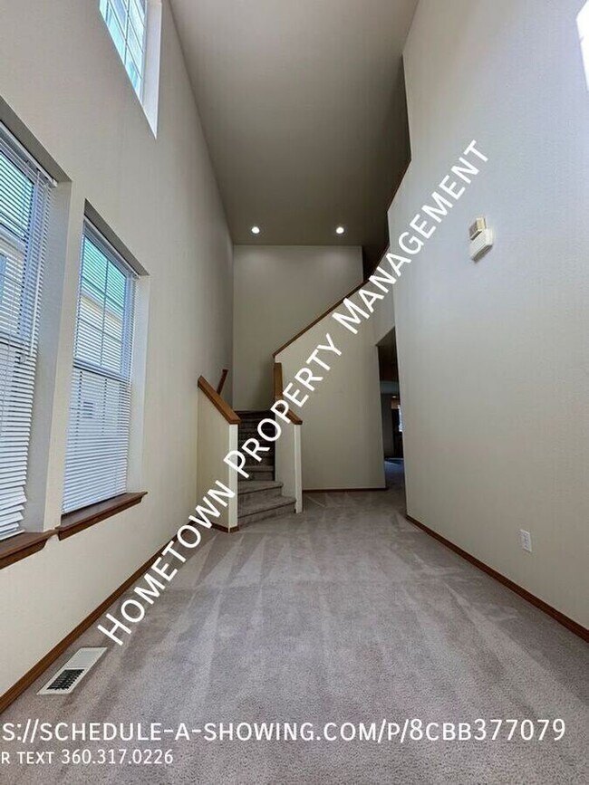 Beautiful 3 bedroom with Bonus Room West... House House Rental in