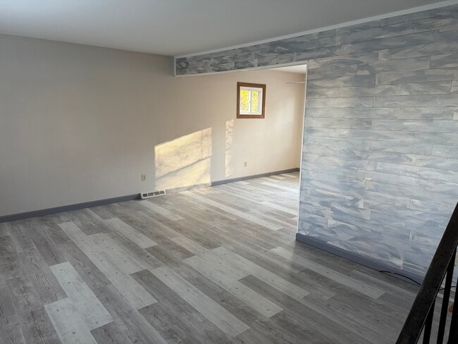 Photo - 566 Kenwood Ave Unit A