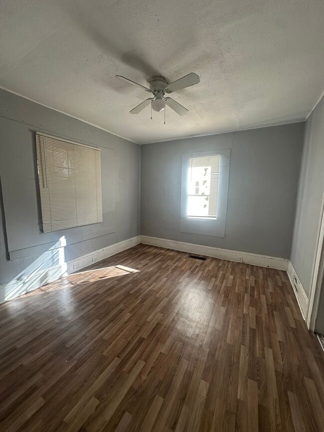 Photo - 2794 Napier Ave