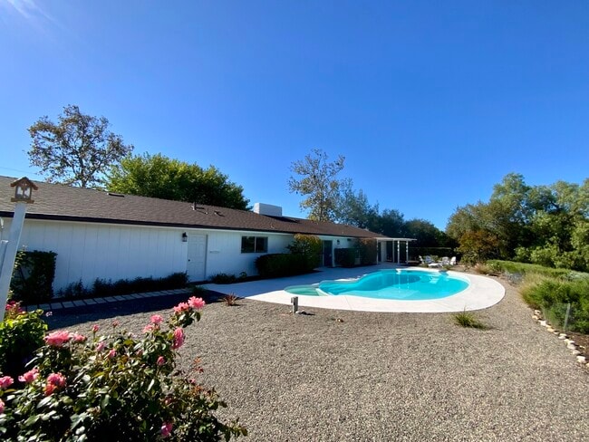 Photo - 915 Ranch View Ln