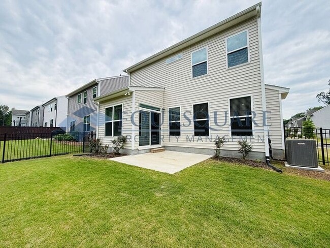 Photo - End-Unit Townhome with Fenced Yard, Washer/Dryer included & 2-Car Garage – Comfortable & Convenie...