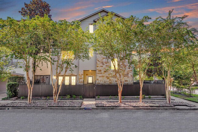 Photo - 2101 Elmen St