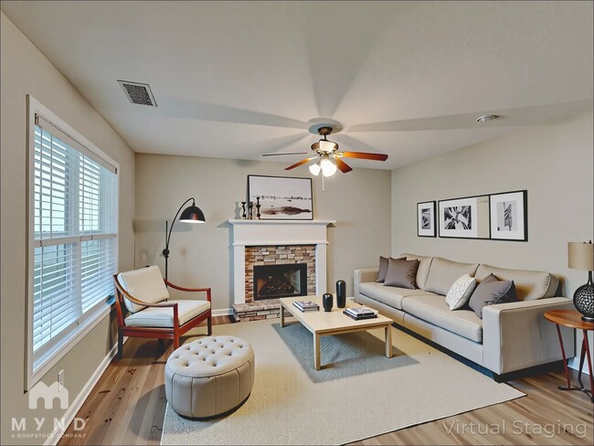 Photo - 323 Rosemont Ct