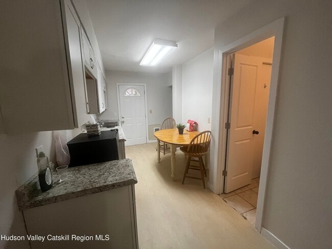 Photo - 52 Renwick St