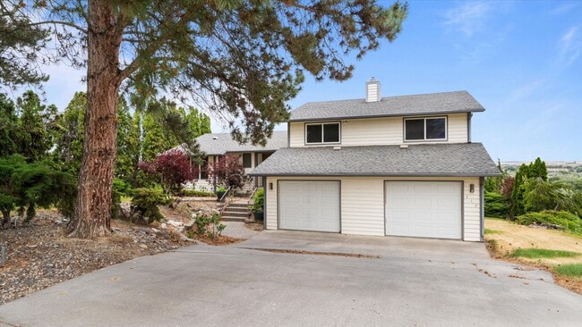 Photo - Spacious 4-Level Home with Panoramic Views for Lease – Hills West, South Richland – $2,800/mo