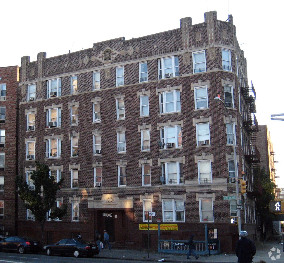 Photo - 2000 Grand Concourse