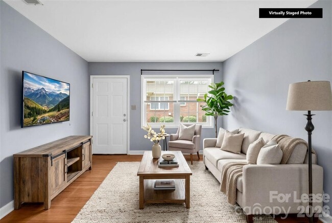 Building Photo - 3519 Benard Ave Unit 2