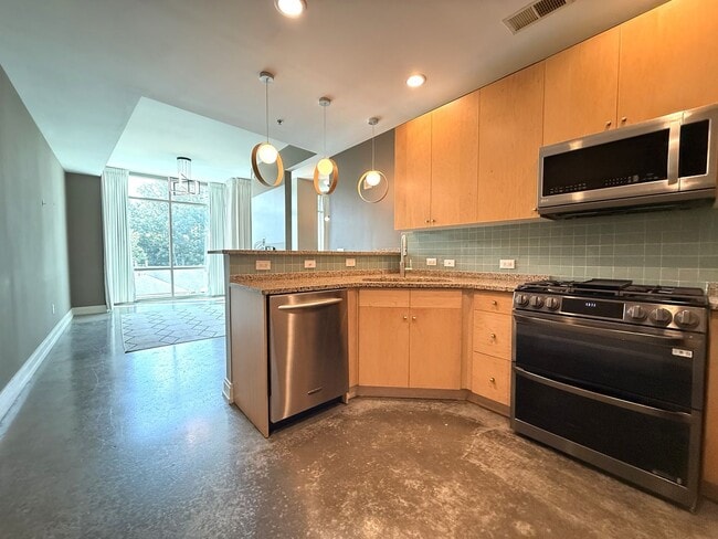Photo - 905 Juniper St NE
