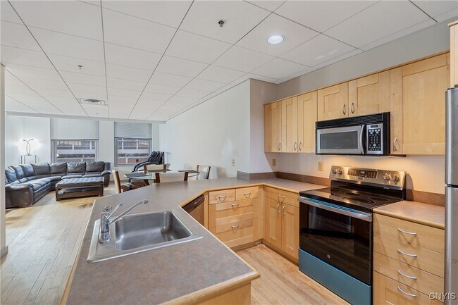 Photo - 108 W Jefferson St