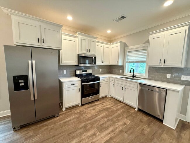 Photo - 330 Orion St