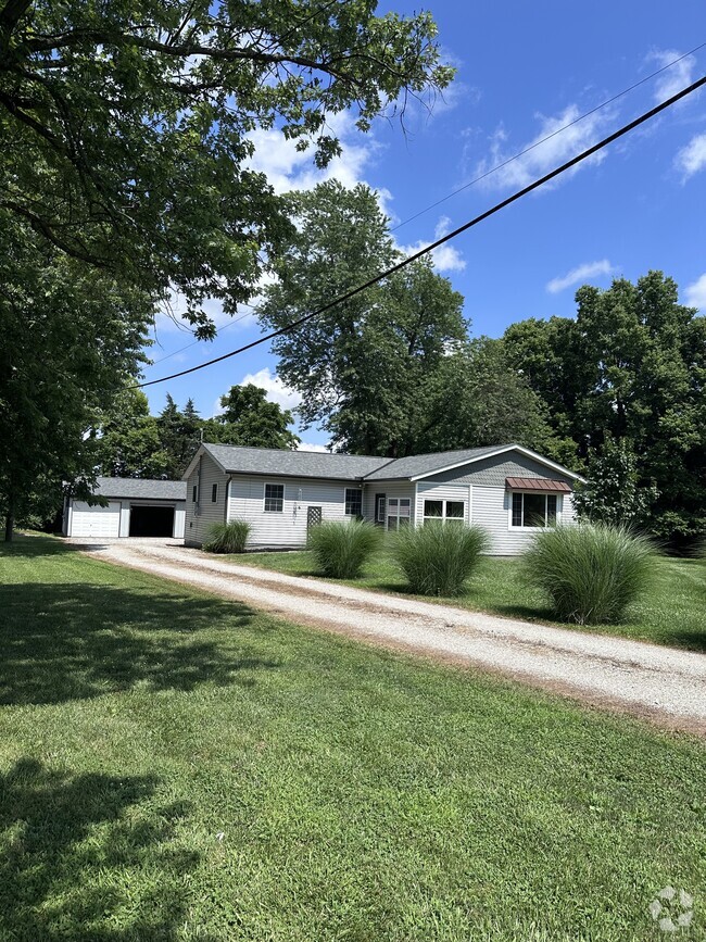 Building Photo - 24394 State Line Rd Rental