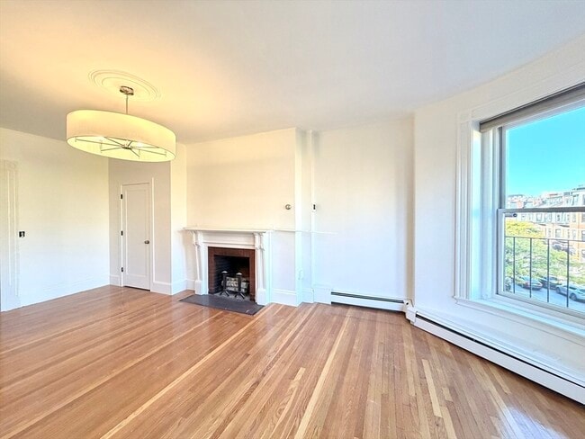Photo - 218 Newbury St Unidad 3M