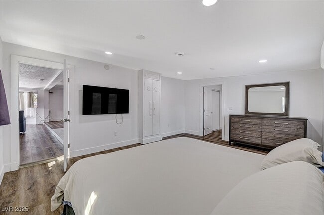 Building Photo - 1201 Douglas Dr