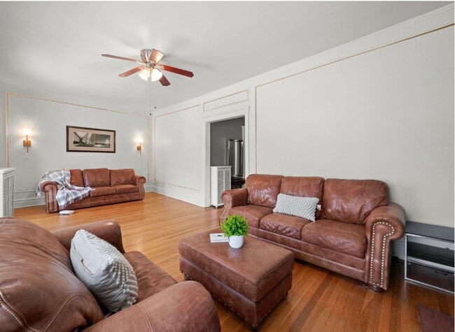 Photo - 1067 W Balmoral Ave