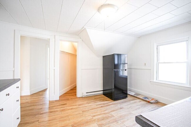 Photo - 83-85-85 Wilmont St