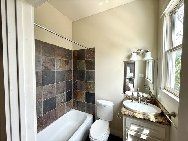 Photo - 614 E 10 1/2 St