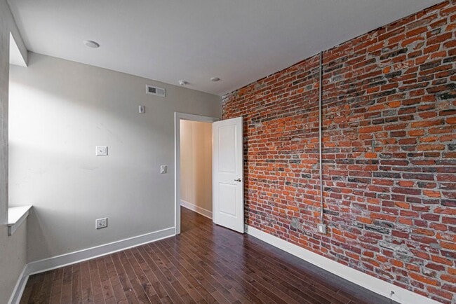 Photo - 2061 South St