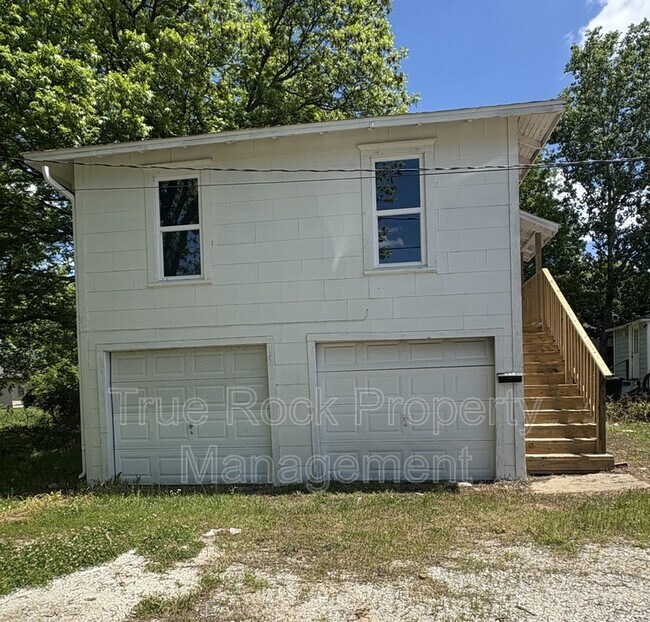 Building Photo - 522 S Stonewall Ave