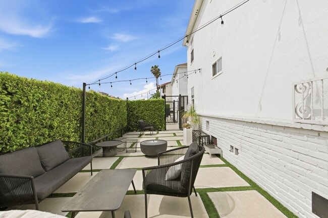 Building Photo - 8619 1/2 W. Olympic Blvd-