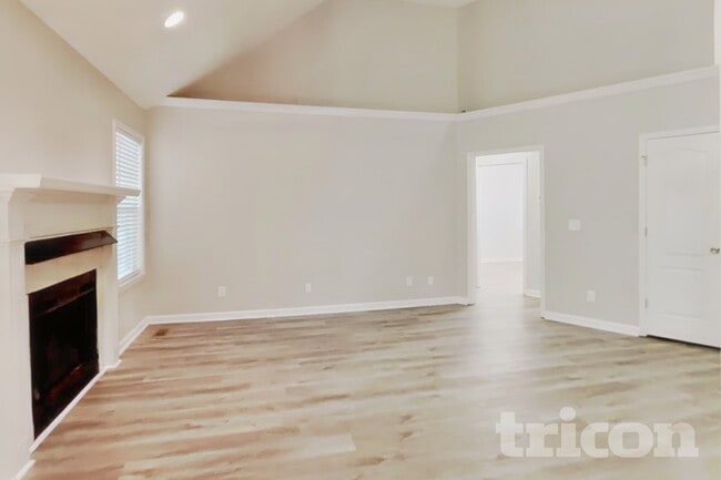 Photo - 1800 University Dr