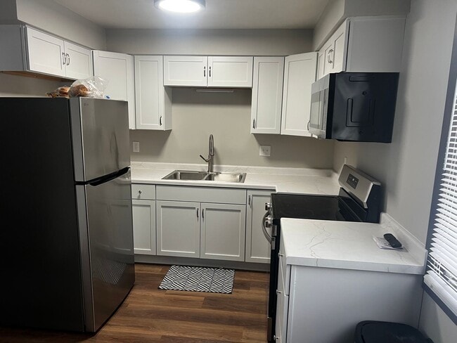 Photo - 1825 W Brewster St Unit 1827 W Brewster St