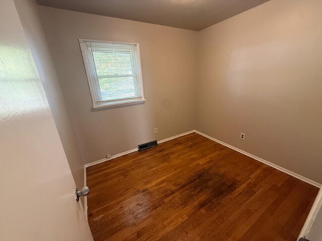 Photo - Spacious 3-Bed, 2-Bath Home for Rent in St...