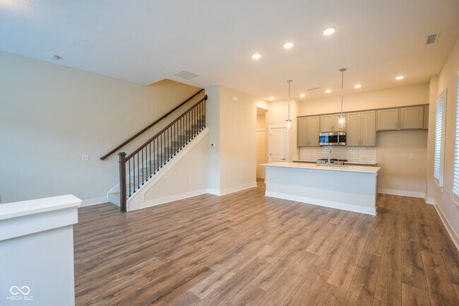 Photo - 537 Steinbeck Pl