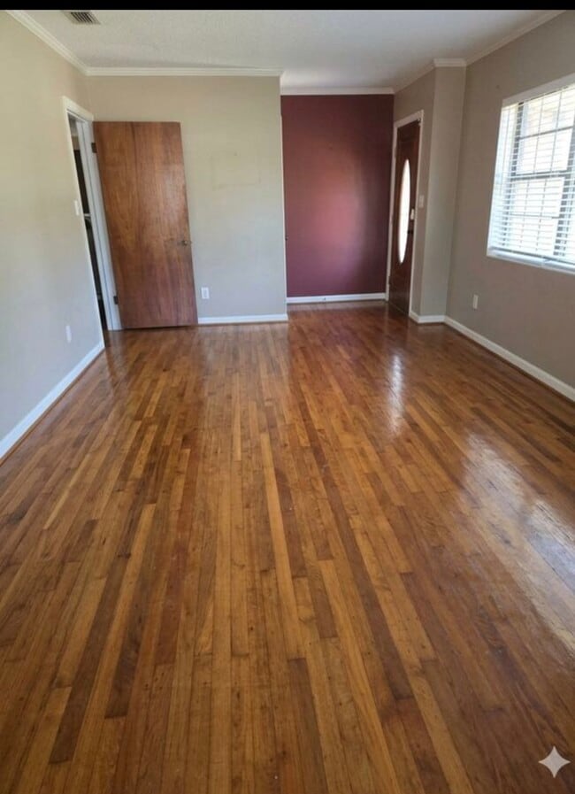 Photo - 211 Ariola Ave