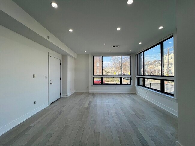Photo - 800 Kennedy St NW Unit 3