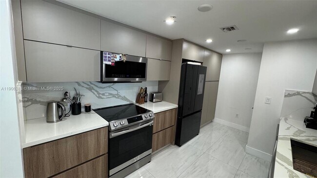 Photo - 3000 NE 188th St Unit 402