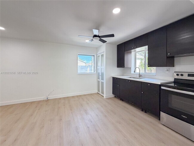 313 SW 1st St Unit 1