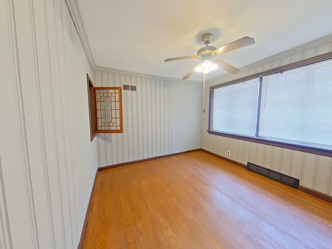 Photo - 1633 Veronica Ave