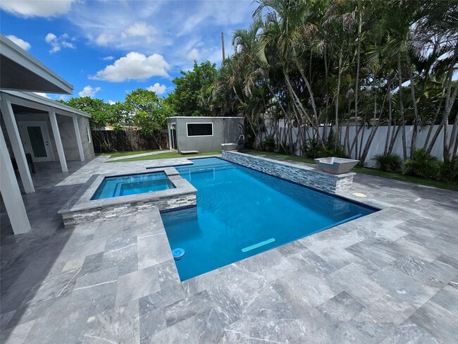 Photo - 2340 NE 8th Ave