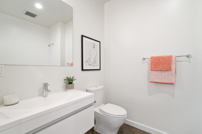 Photo - 867 W Grand Ave