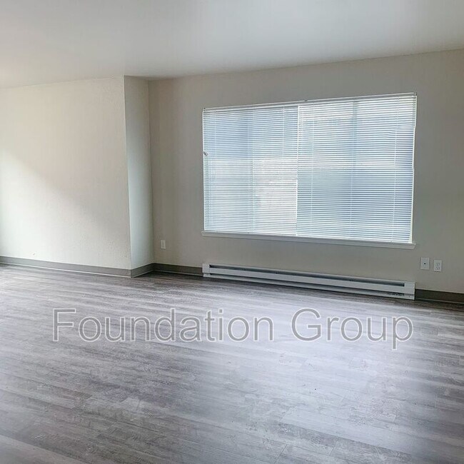 Photo - 10521 Midvale Ave N